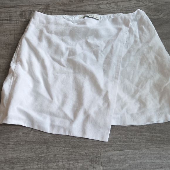 Abercrombie & Fitch Ivory Skirt - Picture 1 of 3